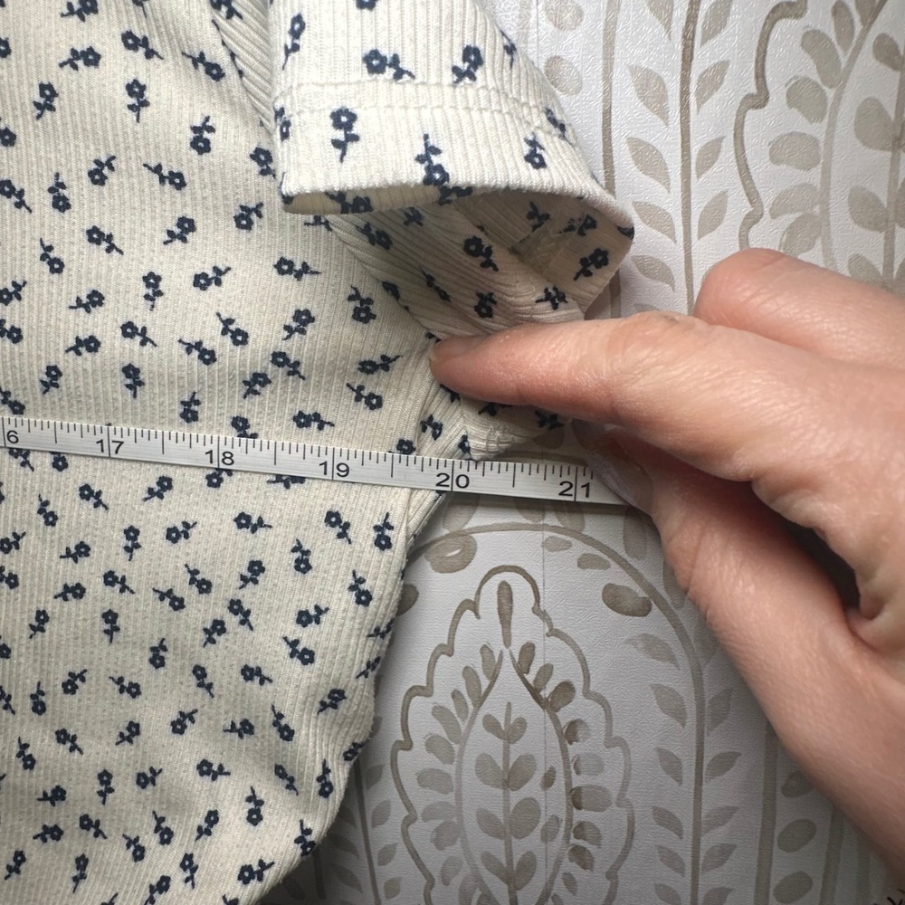 Orange Kiss XL Cream‎ Ditsy Floral Ribbed Side Ruched Short Sleeve Top - Picture 9 of 9